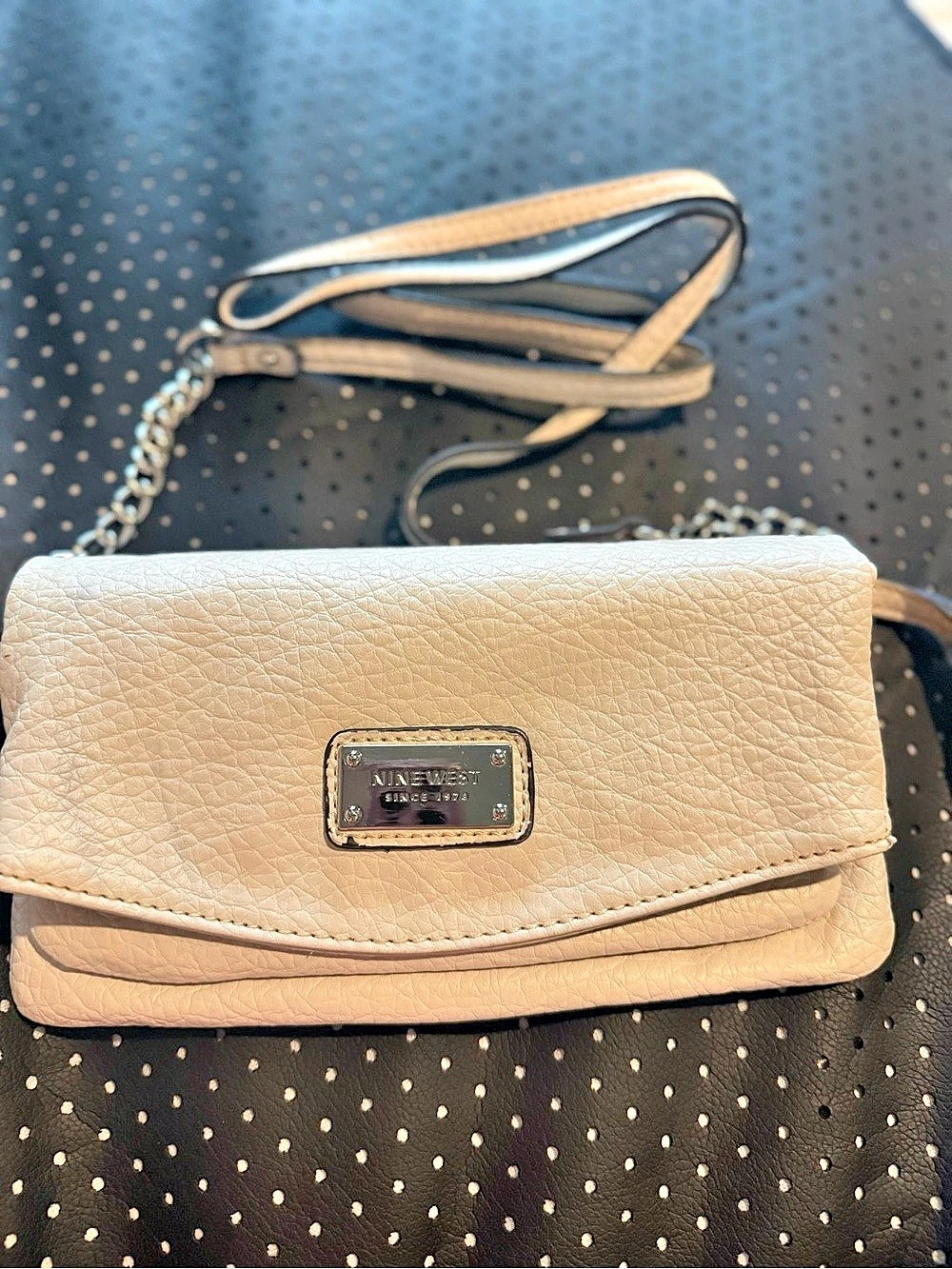 Nine West cream Wristlet Crossbody